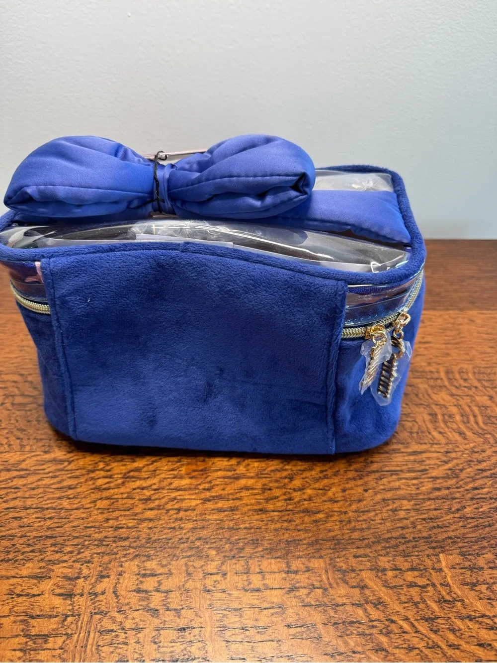 NWT Juicy Couture Royal Blue Velvet Bow Cosmetic Case with Beauty Items